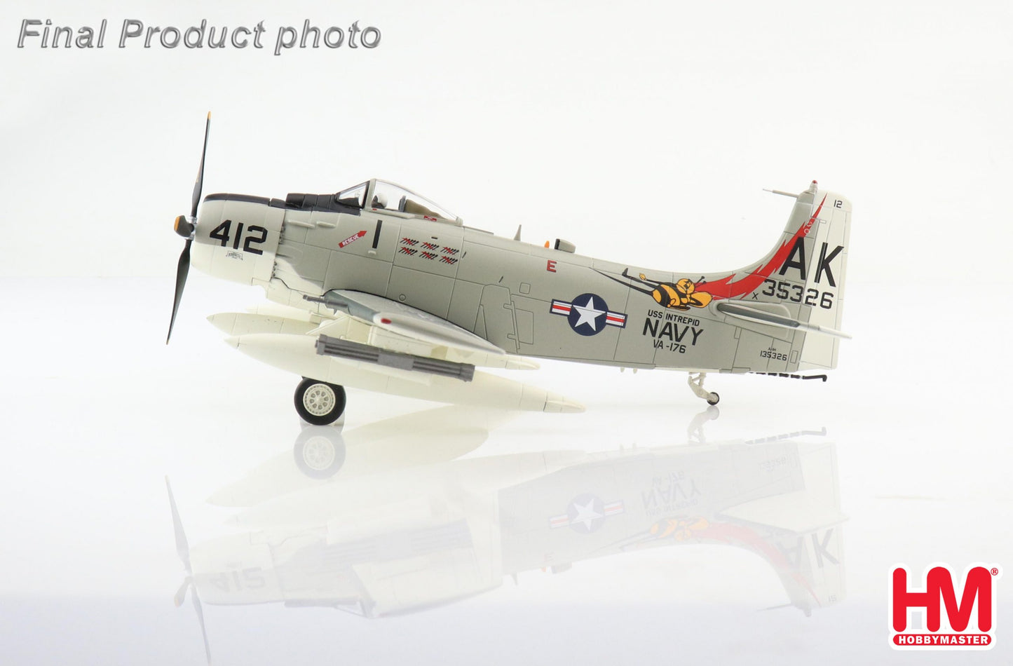 HOBBY MASTER A-1H SKYRAIDER USS INTREPID 1966