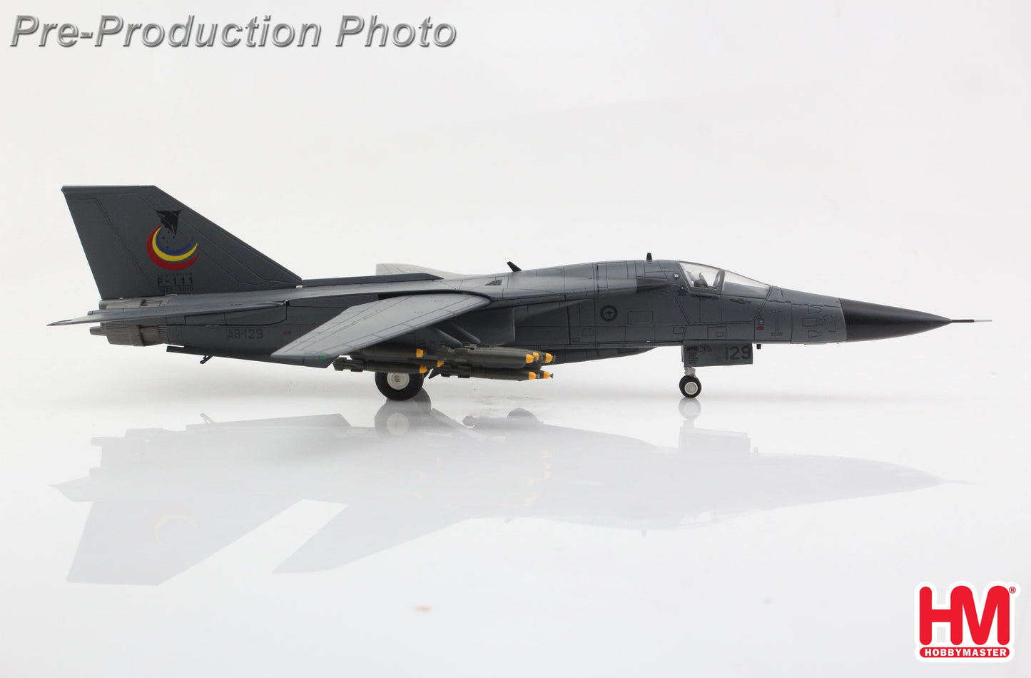HOBBY MASTER F-111C AARDVARK RAAF NO.1 SQN "FAREWELL SCHEME" A8-129 DECEMBER 2010