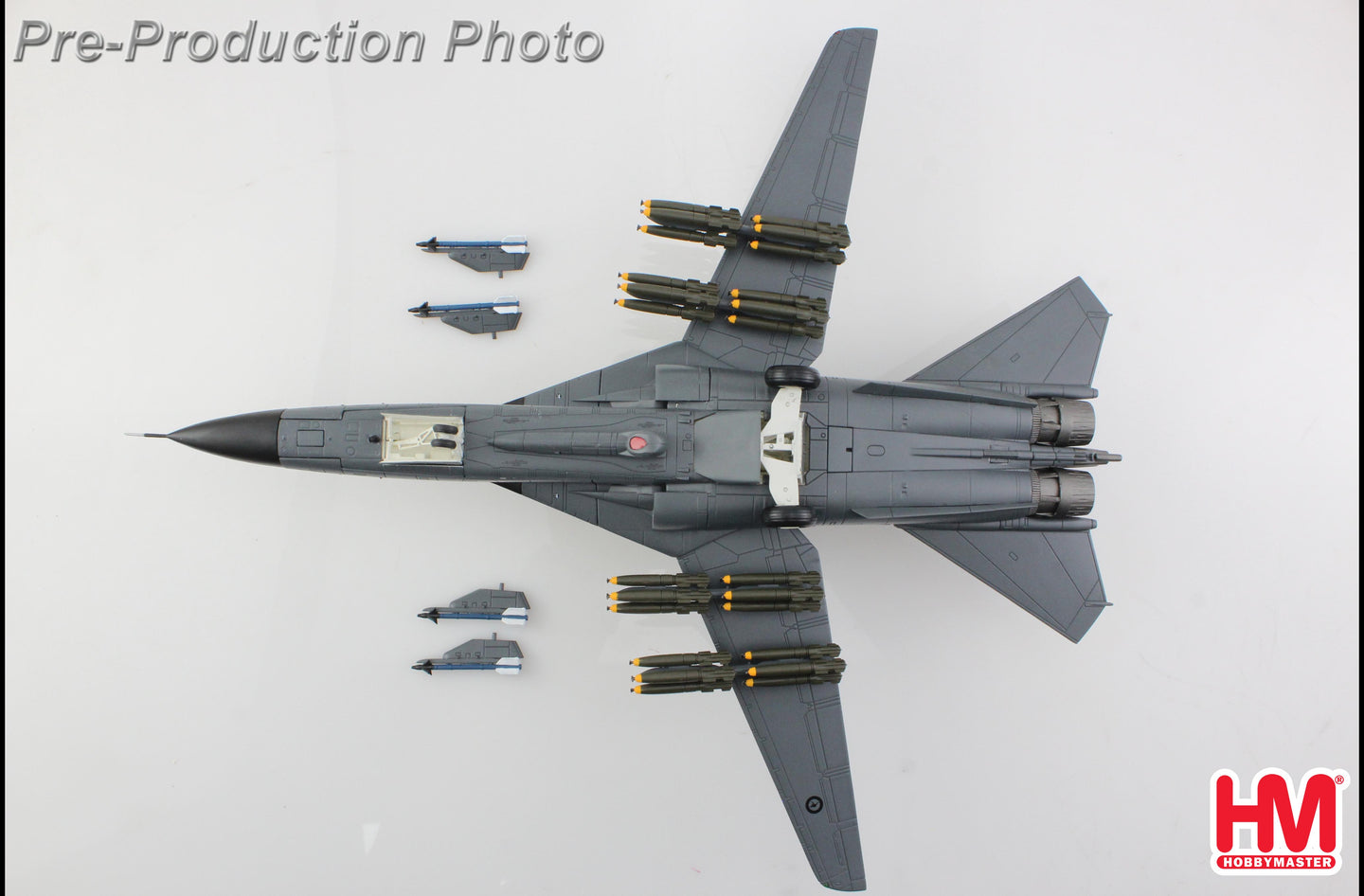 HOBBY MASTER F-111C AARDVARK RAAF NO.1 SQN "FAREWELL SCHEME" A8-129 DECEMBER 2010