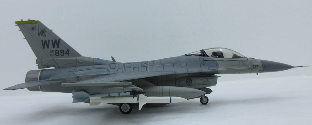 HOBBY MASTER F-16CM FIGHTING FALCON 92-3894 PACAF VIPER DEMO TEAM PRIMO
