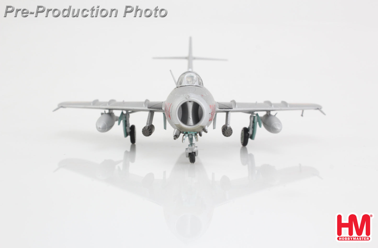 HOBBY MASTER J-5 (MIG-17F) PLAAF 30474 (W/ UB-16-57)