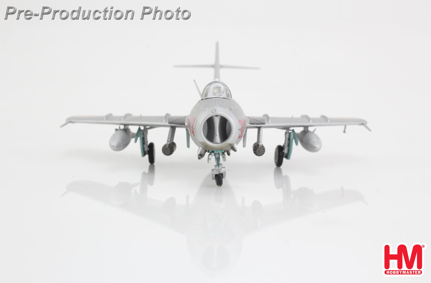 HOBBY MASTER J-5 (MIG-17F) PLAAF 30474 (W/ UB-16-57)