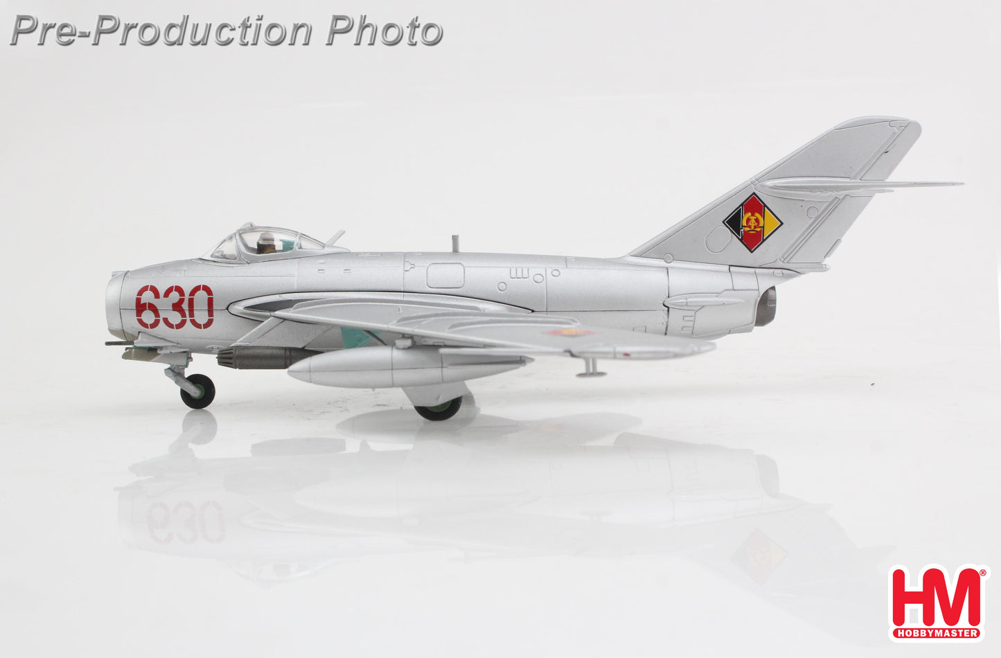 HOBBY MASTER MIG-17F FRESCO C DDR 630 JBG-37 DREITZ 1969 (W/ UB-16-57)