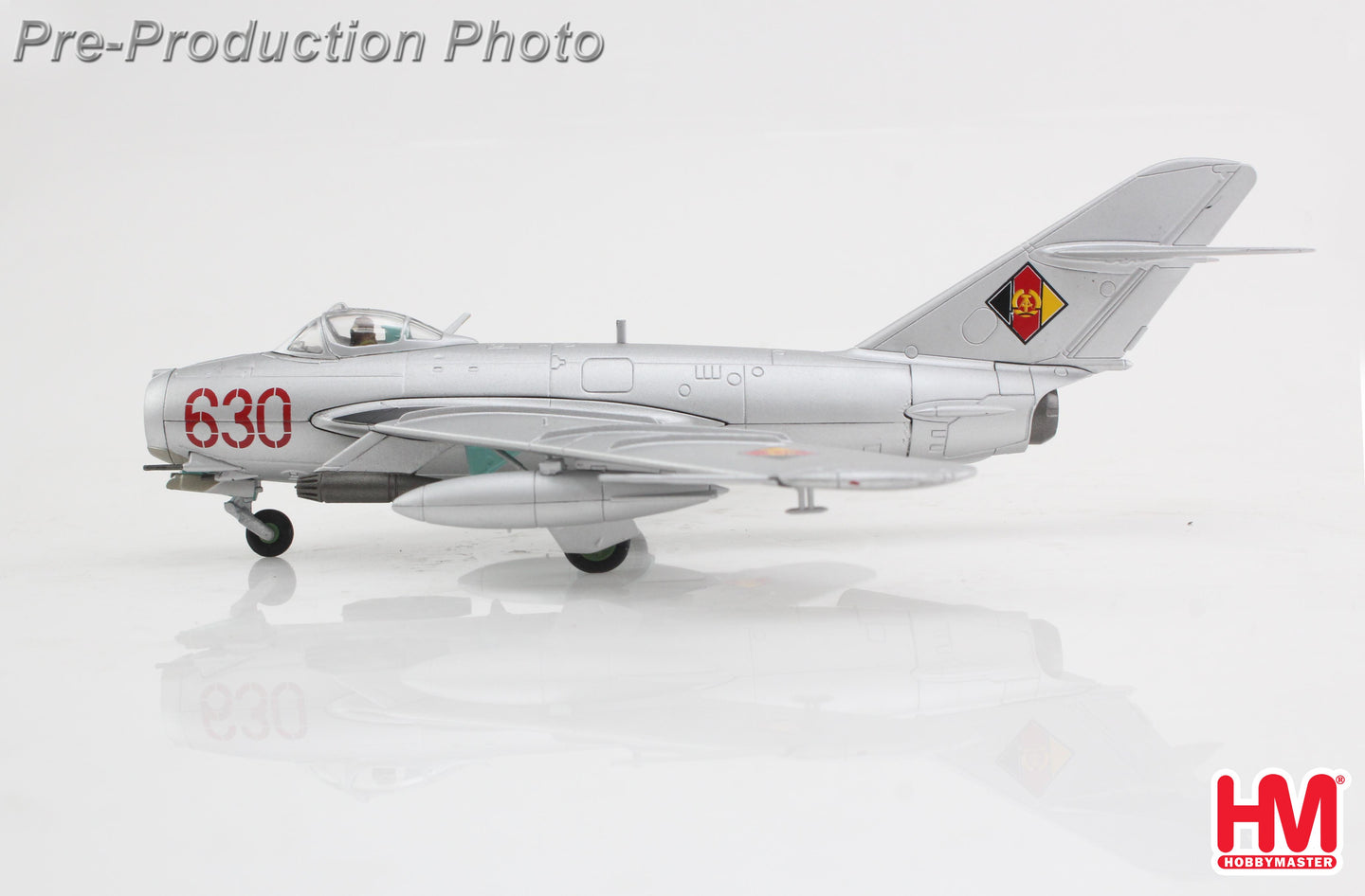 HOBBY MASTER MIG-17F FRESCO C DDR 630 JBG-37 DREITZ 1969 (W/ UB-16-57)