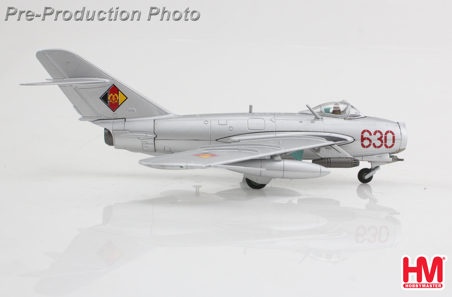HOBBY MASTER MIG-17F FRESCO C DDR 630 JBG-37 DREITZ 1969 (W/ UB-16-57)