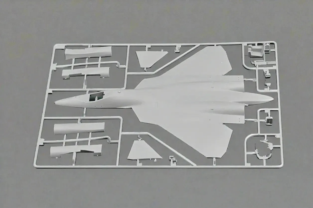 HOBBYBOSS T-50 PAK-FA RUSSIAN AIRFORCE (PLASTIC KIT)