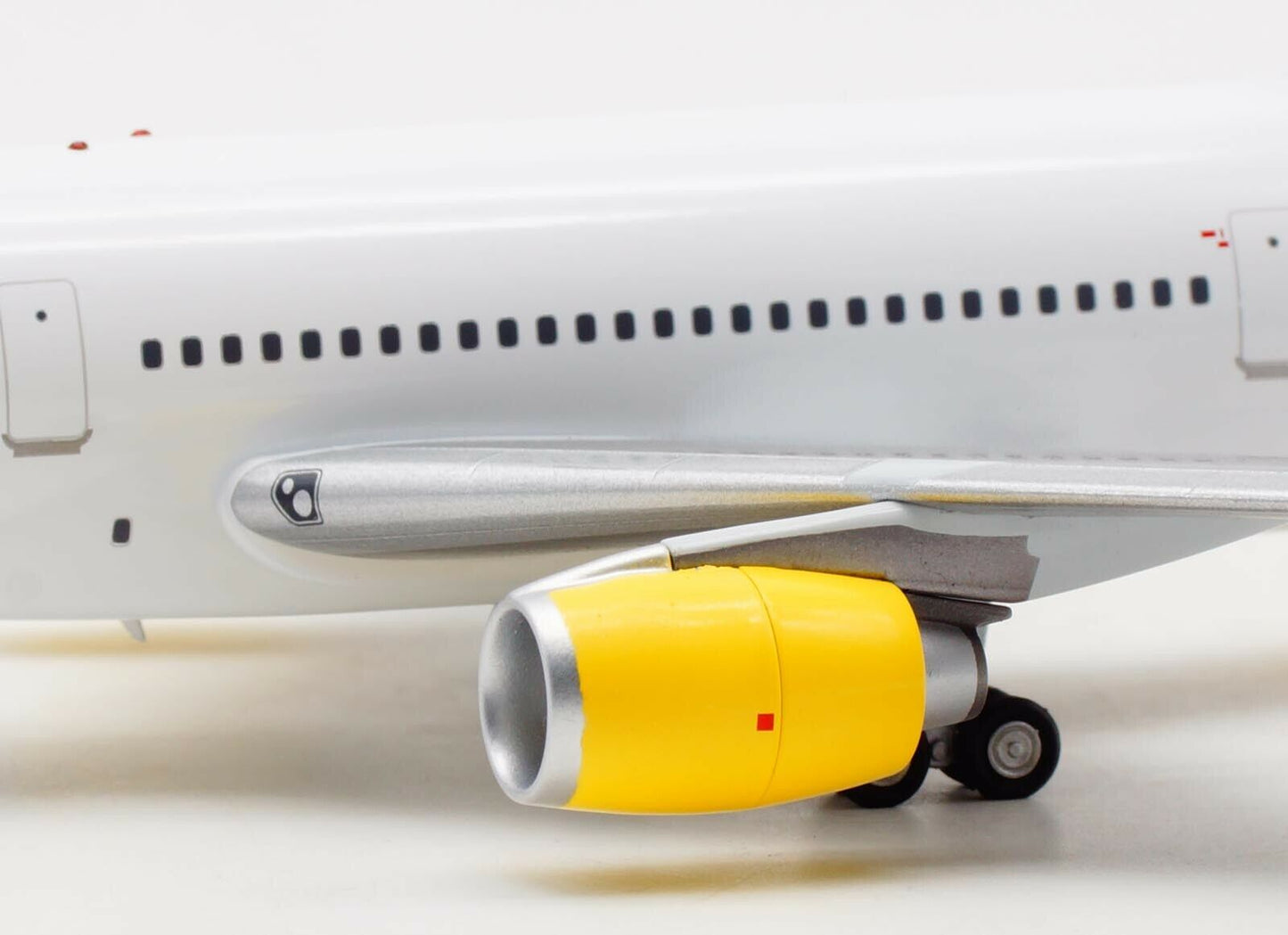 INFLIGHT 200 L-1011-385-1 TRISTAR 50 NORTHEAST AIRLINES REG: 3D-NEG