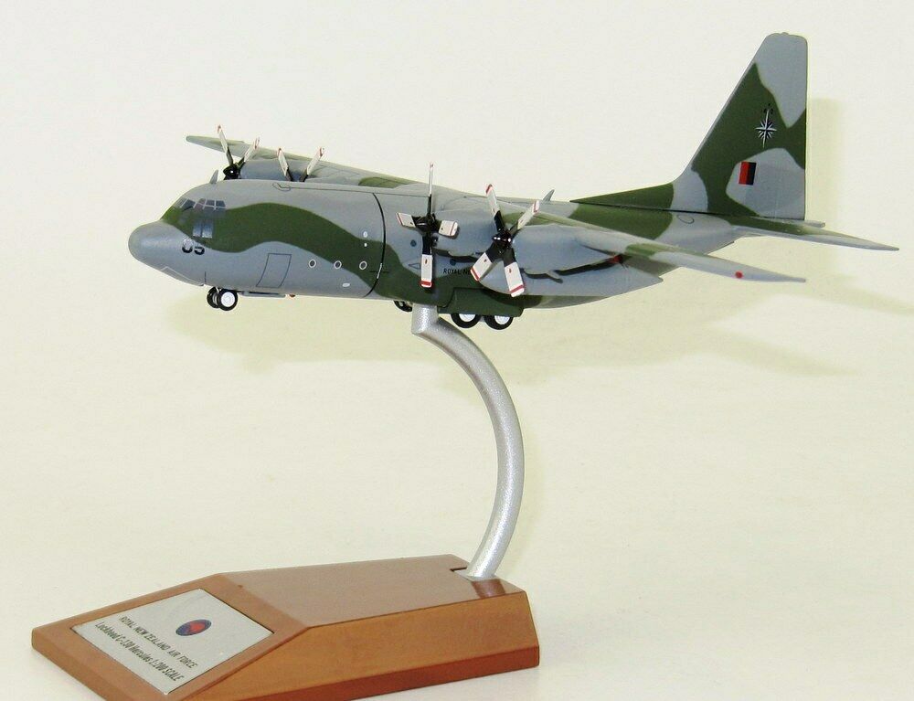 INFLIGHT 200 C-130H HERCULES (L-382) NEW ZEALAND AIR FORCE REG: NZ7005