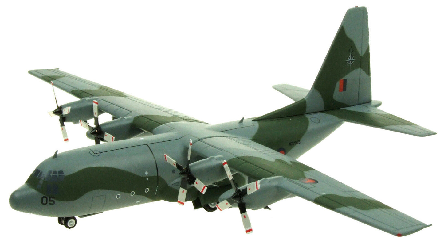 INFLIGHT 200 C-130H HERCULES (L-382) NEW ZEALAND AIR FORCE REG: NZ7005