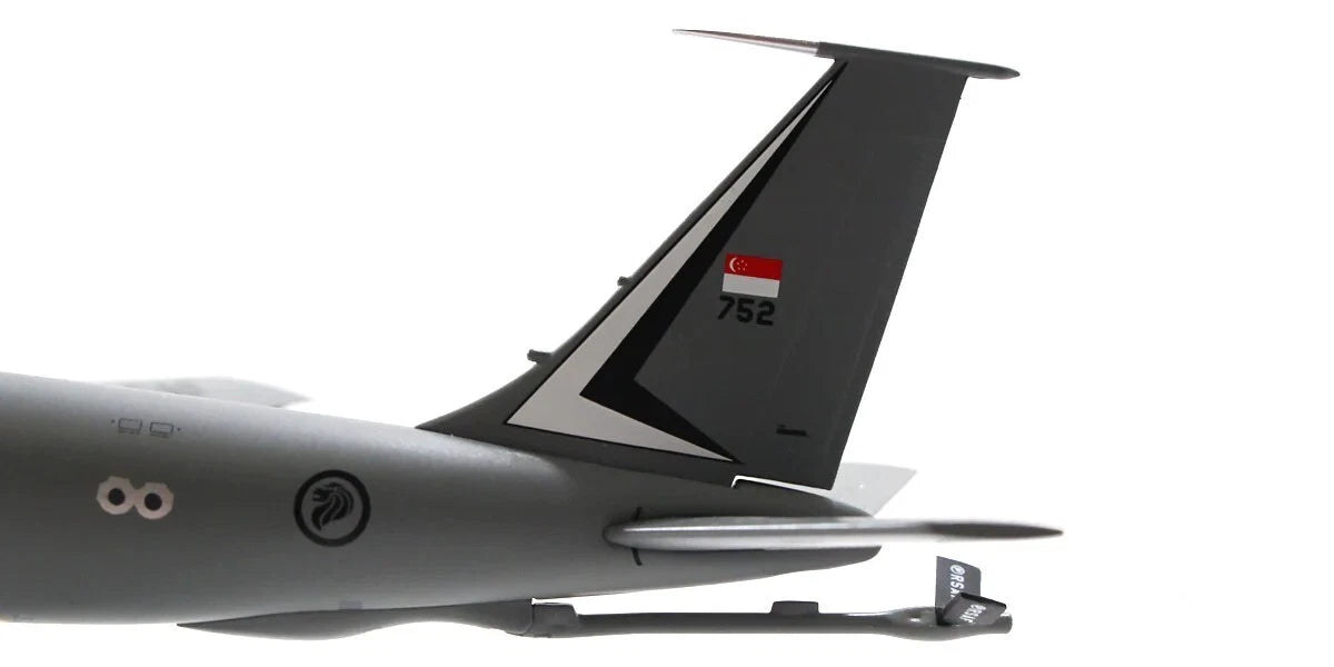 INFLIGHT 200 BOEING KC-135R STRATOTANKER SINGAPORE AIR FORCE REG: 752