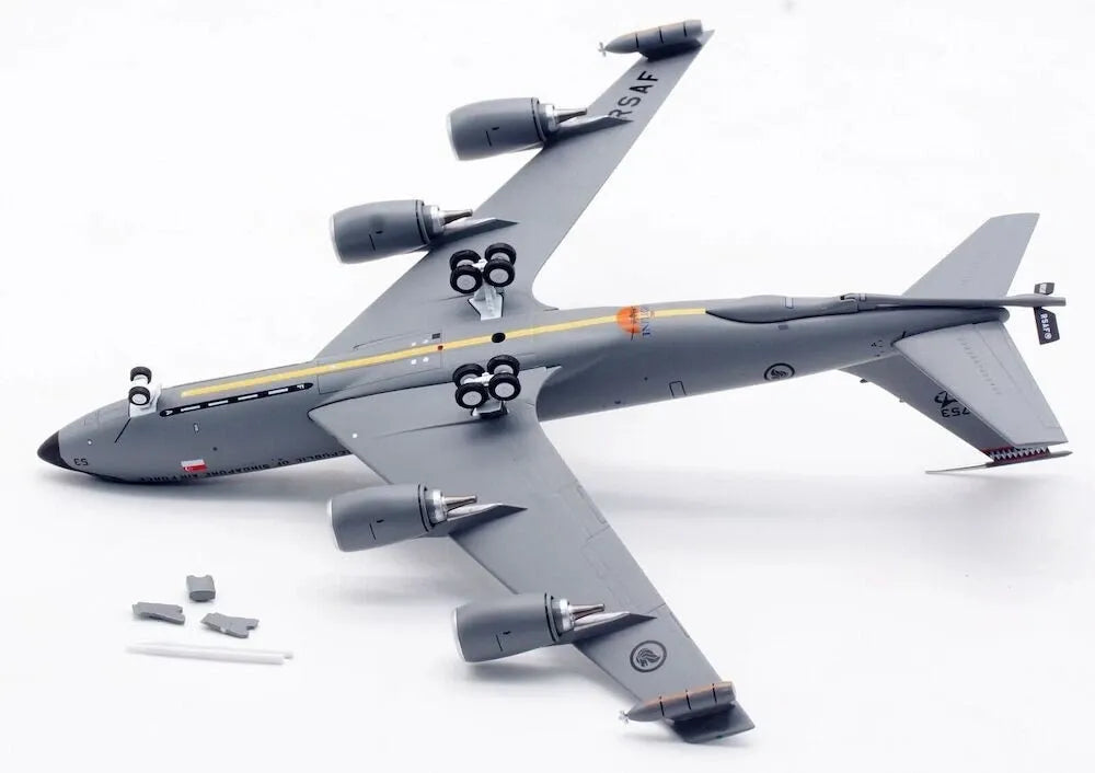 INFLIGHT 200 KC-135 STRATOTANKER SINGAPORE AIR FORCE REG: 753 WITH STAND