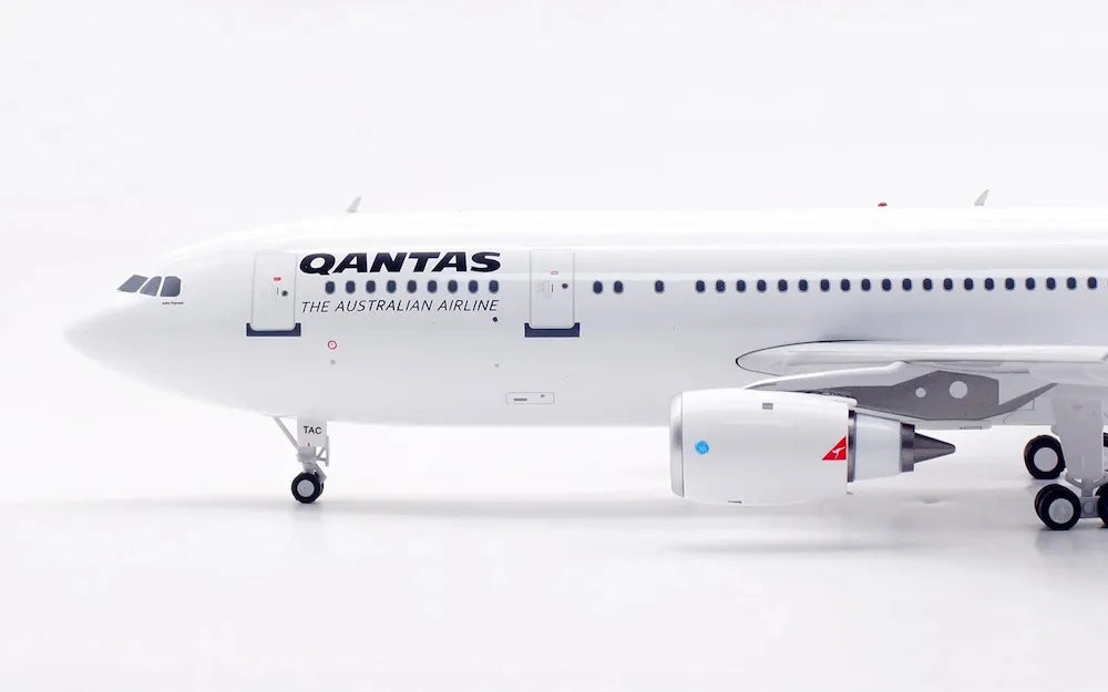 INFLIGHT 200 A300B4-203 QANTAS REG: VH-TAC