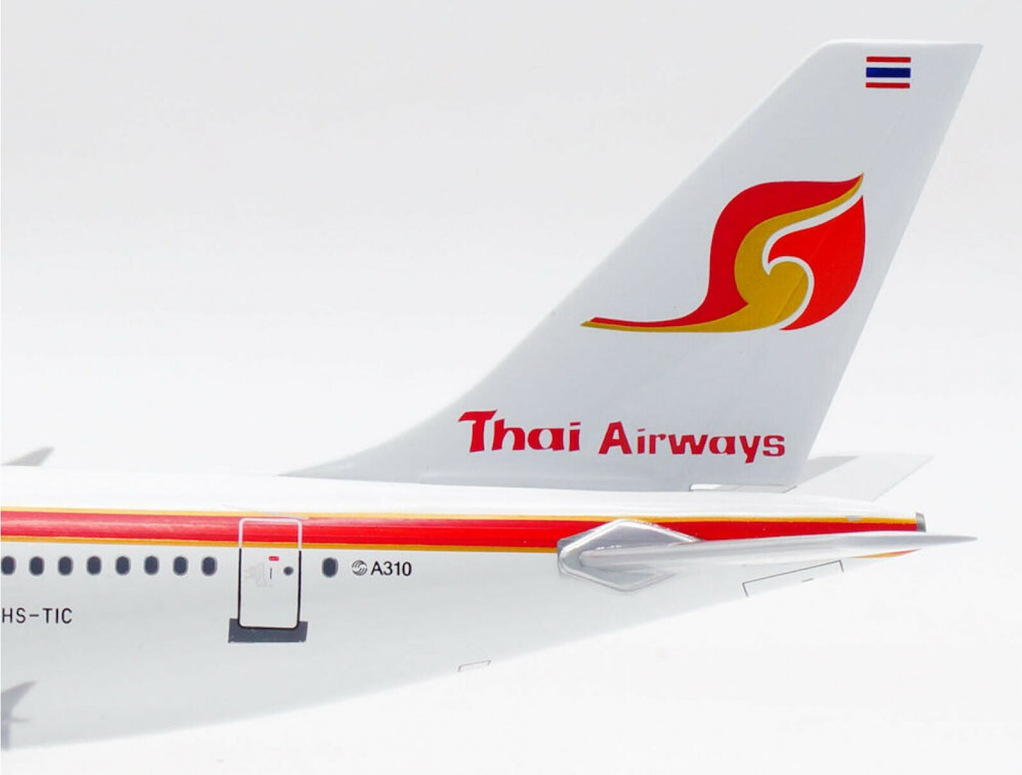 INFLIGHT 200 A310-204 THAI AIRWAYS REG: HS-TIC
