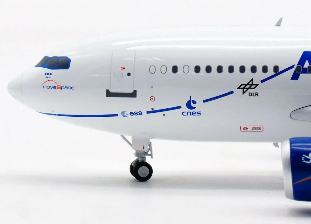 INFLIGHT 200 A310-304 NOVESPACE REG: F-WNOV