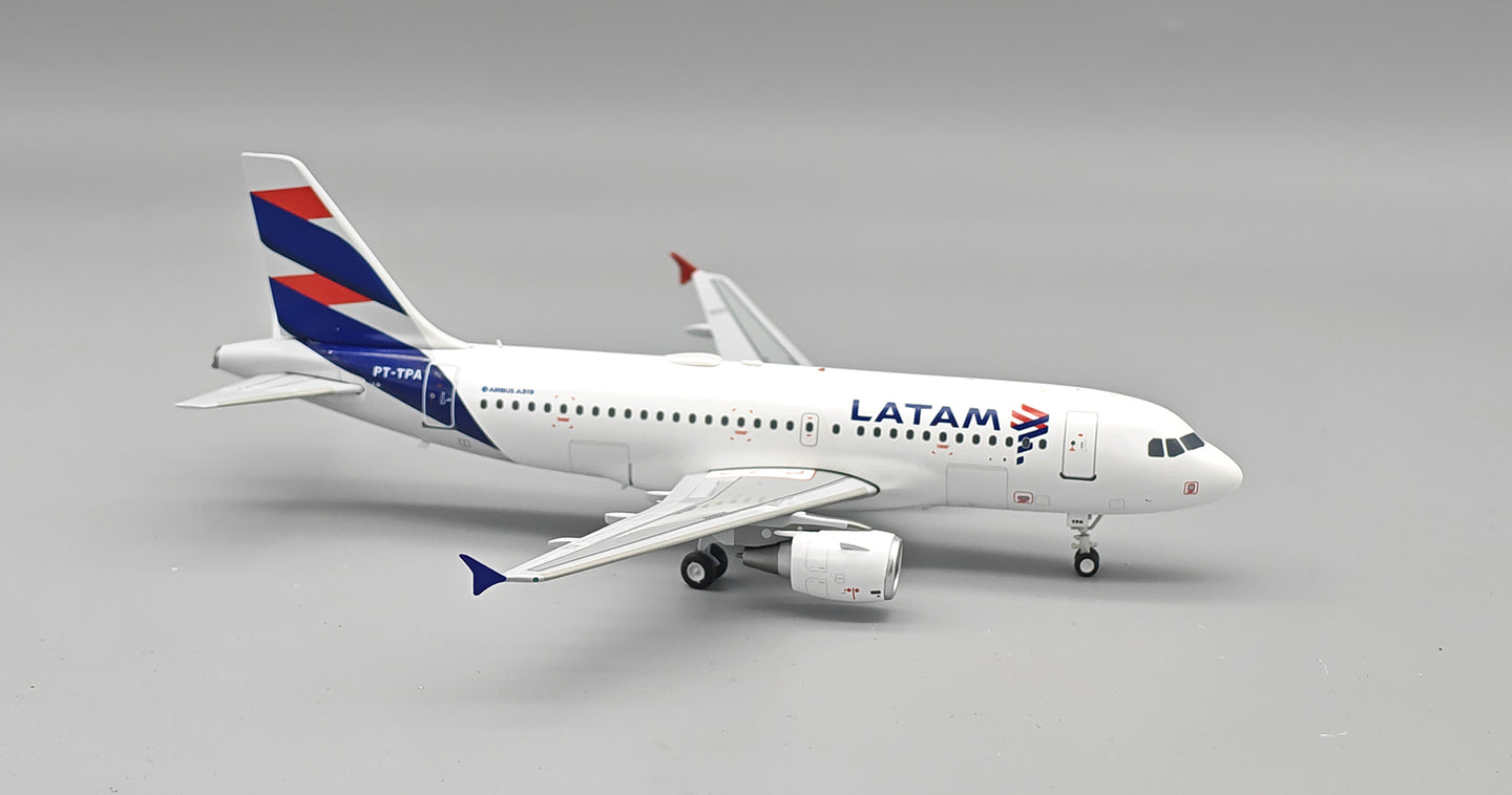 INFLIGHT 200 A319-111 LATAM AIRLINES BRASIL REG: PT-TPA