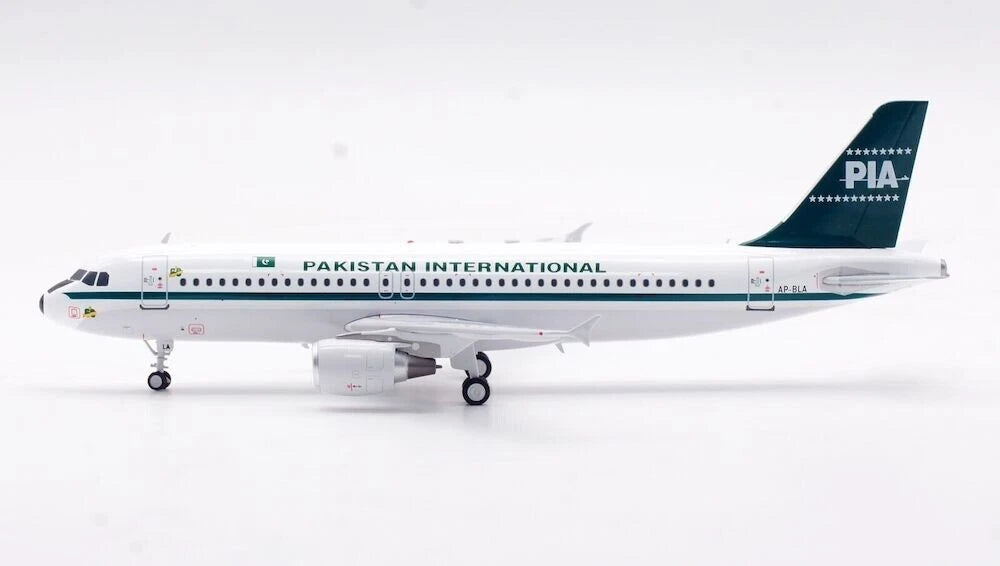 INFLIGHT 200 IA320-214 PAKISTAN INTERNATIONAL AIRLINES (PIA) REG: AP-BLA