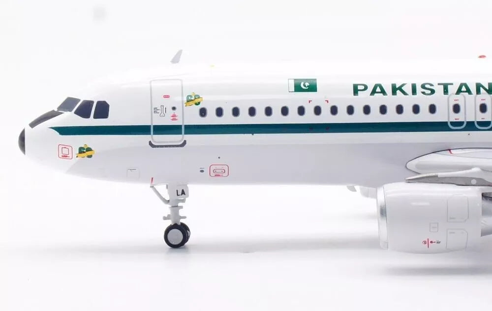 INFLIGHT 200 IA320-214 PAKISTAN INTERNATIONAL AIRLINES (PIA) REG: AP-BLA