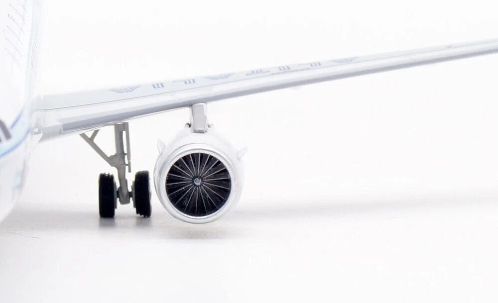 INFLIGHT 200 A321-112 ALITALIA REG: EI-IXI WITH STAND