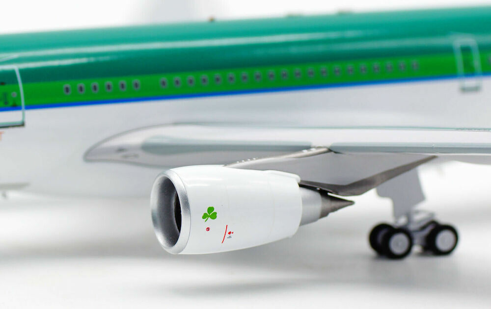 INFLIGHT 200 AER LINGUS A330-202 REG: EI-LAX