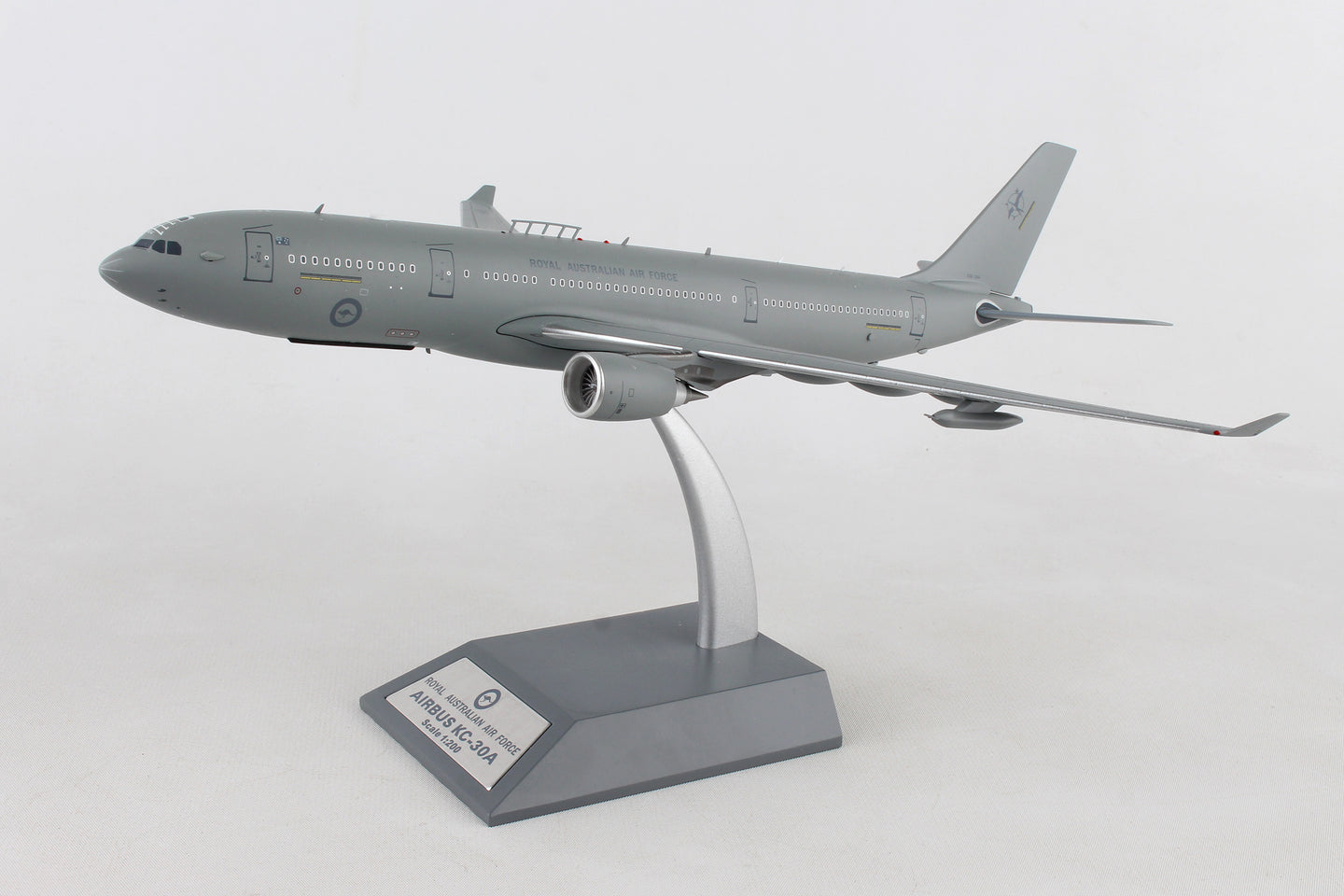 INFLIGHT 200 AIRBUS KC-30A (A330-203MRTT) AUSTRALIAN AIR FORCE REG: A39-004