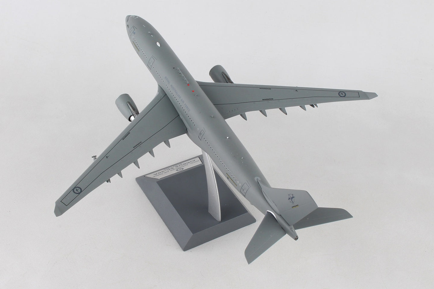 INFLIGHT 200 AIRBUS KC-30A (A330-203MRTT) AUSTRALIAN AIR FORCE REG: A39-004