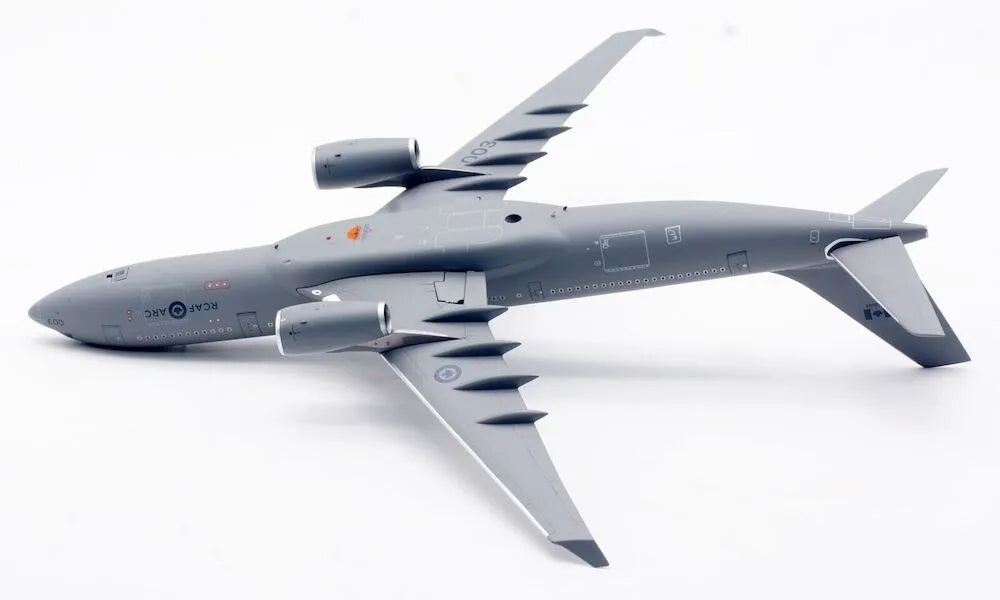 INFLIGHT 200 (A330-200) CANADA AIR FORCE HUSKY 330003 REG: CC-330