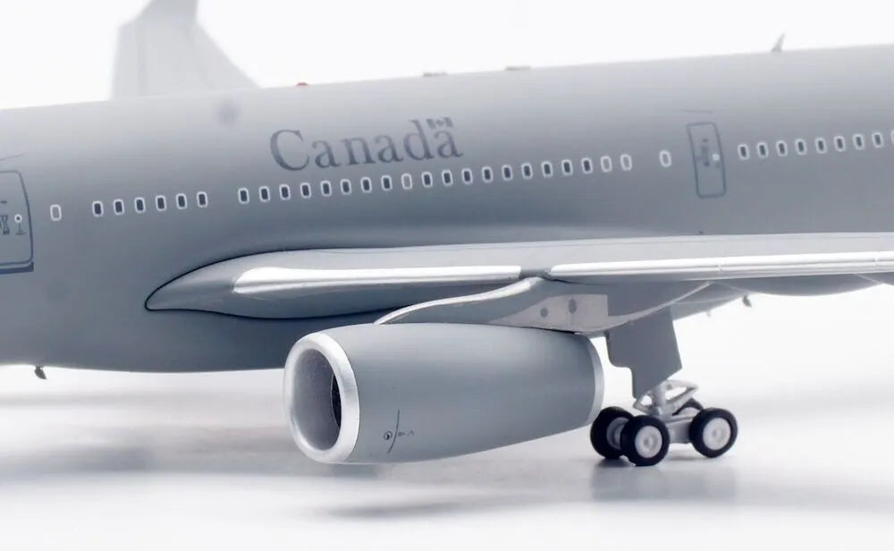 INFLIGHT 200 (A330-200) CANADA AIR FORCE HUSKY 330003 REG: CC-330