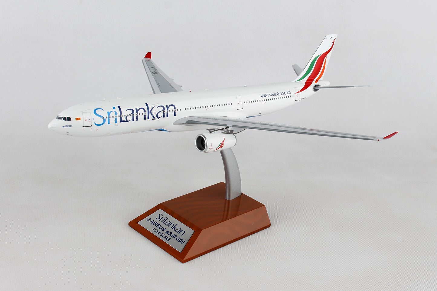 INFLIGHT 200 A330-300 SRI LANKAN AIRLINES REG: 4R-ALM