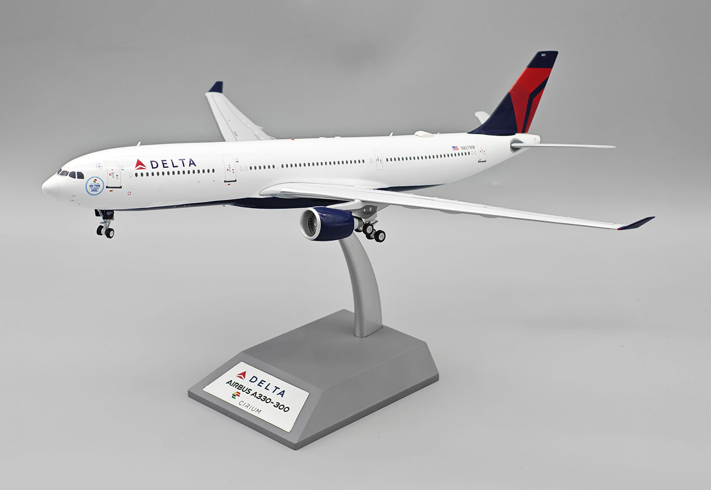 INFLIGHT 200 A330-323 DELTA AIR LINES REG: N821NW