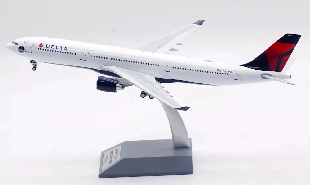 INFLIGHT 200 A330-323 DELTA AIR LINES REG: N802NW