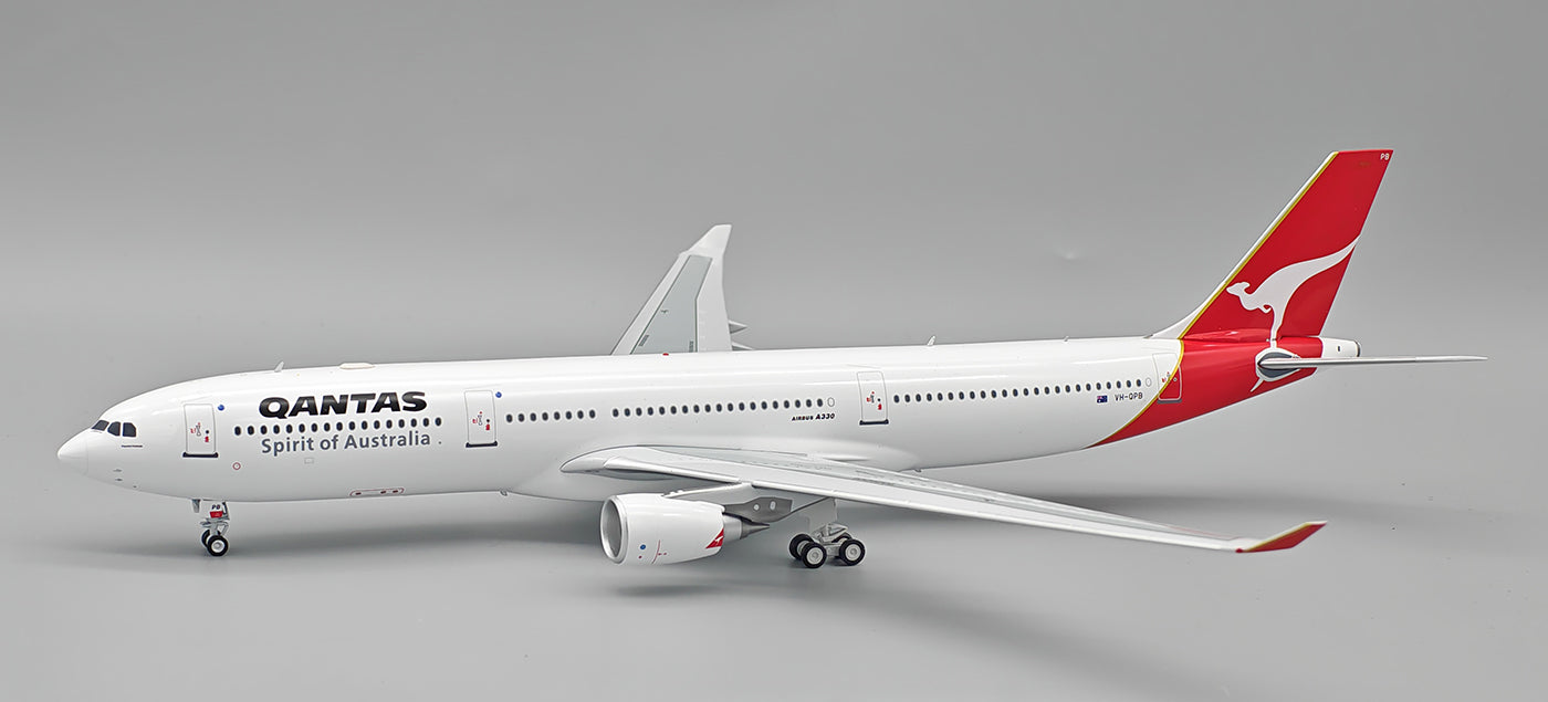 INFLIGHT 200 A330-303 QANTAS REG: VH-QPB