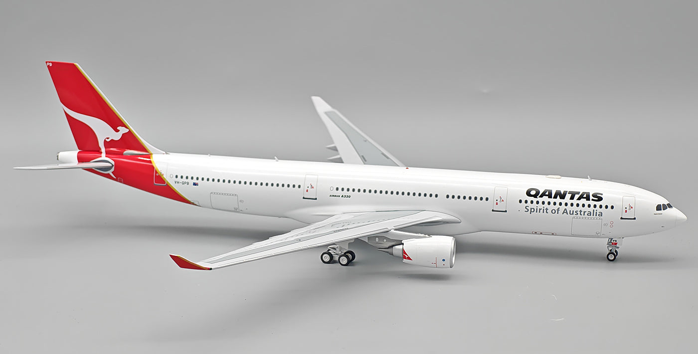 INFLIGHT 200 A330-303 QANTAS REG: VH-QPB