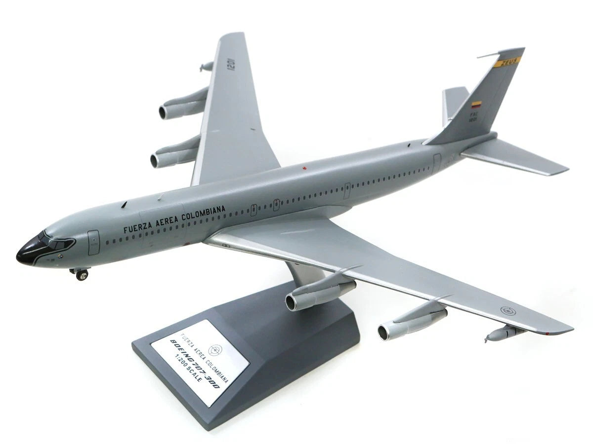 INFLIGHT 200 B707-300 COLOMBIAN AIR FORCE REG: FAC1201