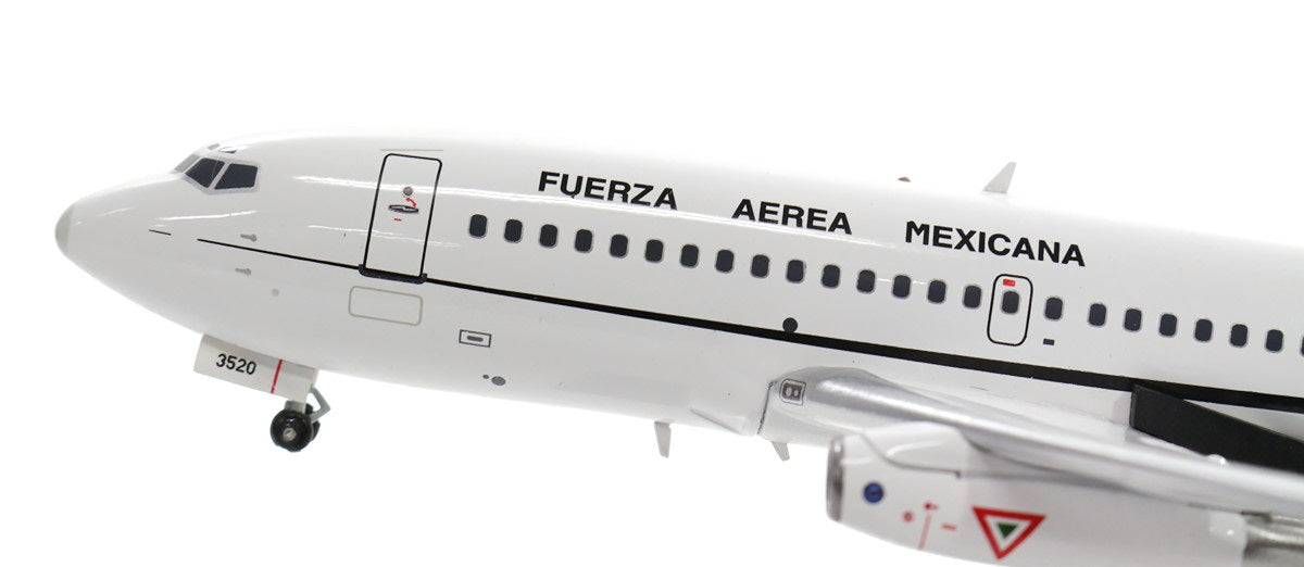 INFLIGHT 200 B737-200 MEXICAN AIR FORCE REG: 3520