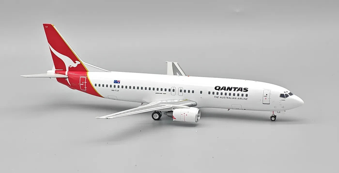 INFLIGHT 200 B737-476 QANTAS REG: VH-TJY