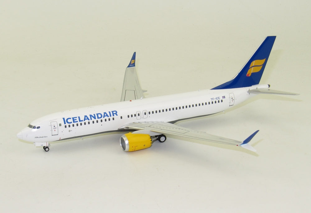 INFLIGHT 200 B737-8 MAX ICELANDAIR REG: TF-ICE