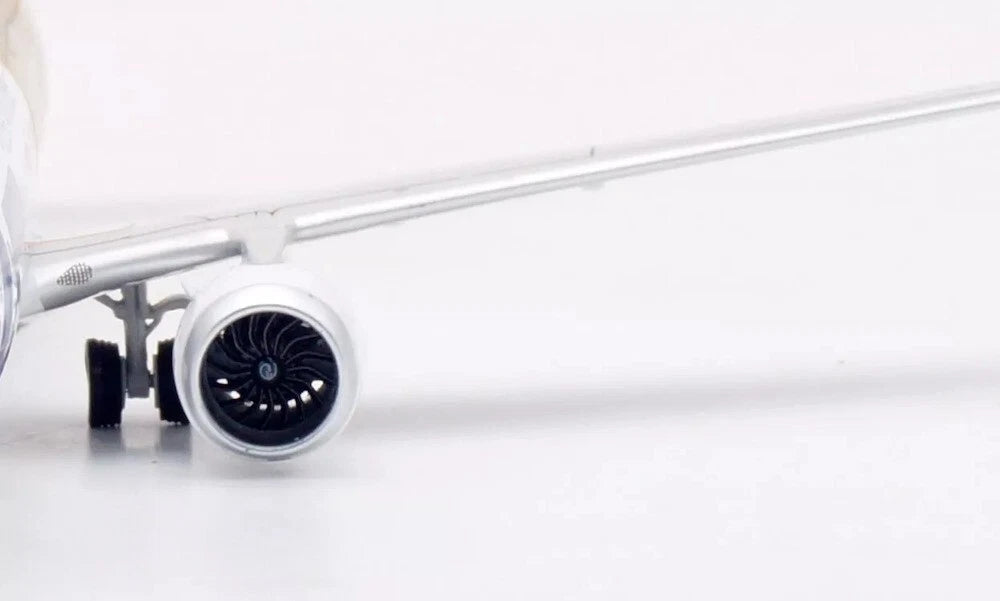INFLIGHT 200 B737-8 MAX POLISH AIRLINES (LOT) "POLSKIE LINIE LOTNICZE" REG: SP-LVK