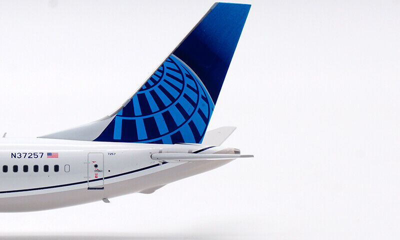 INFLIGHT 200 B737-8 MAX UNITED AIRLINES REG: N37257