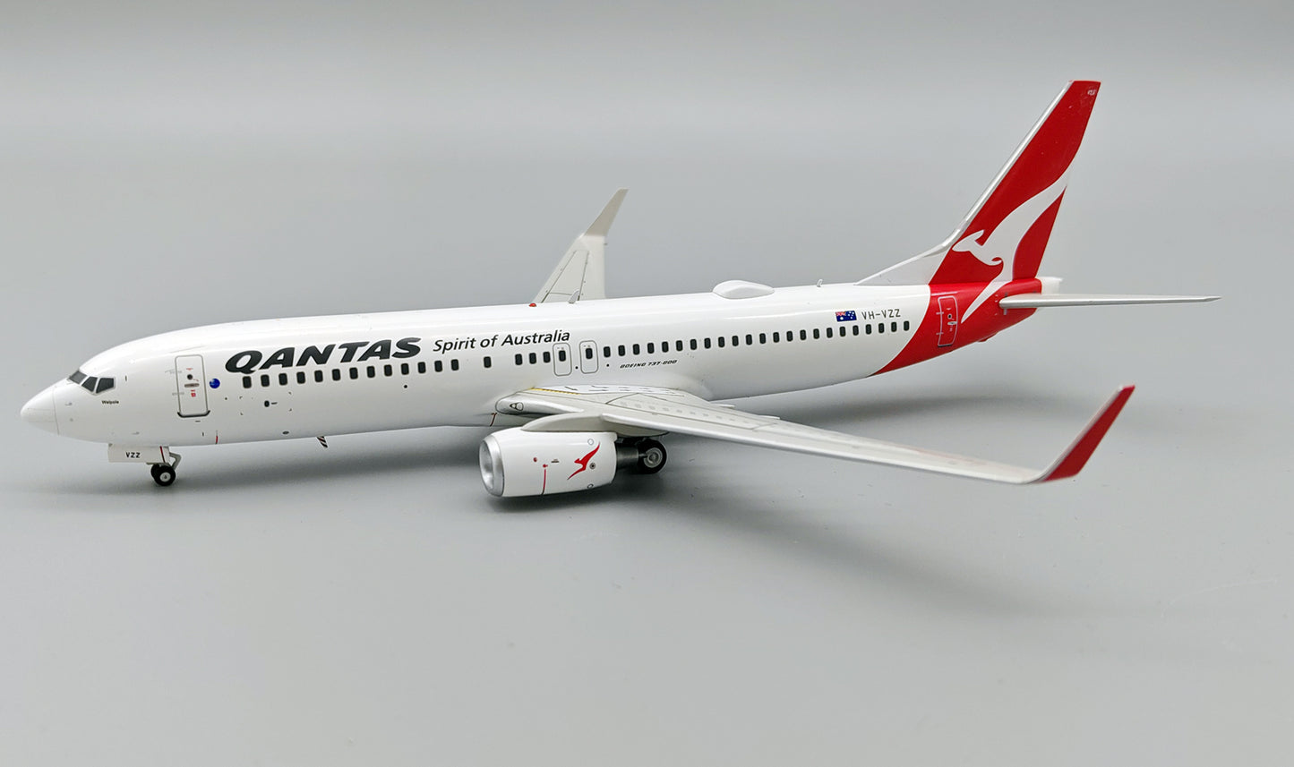 INFLIGHT 200 B737-838 QANTAS REG: VH-VZZ