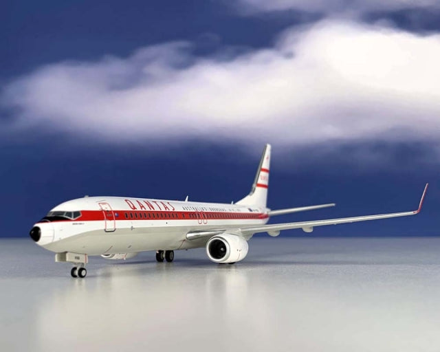 INFLIGHT 200 QANTAS B737-800 REG: VH-VXQ