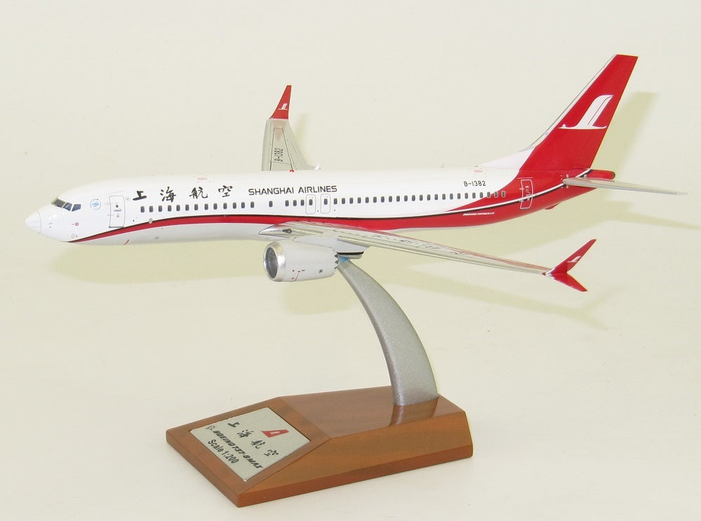 INFLIGHT 200 B737-8 MAX SHANGHAI AIRLINES REG: B-1382