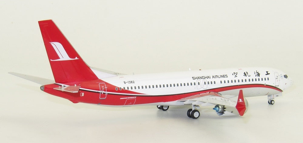 INFLIGHT 200 B737-8 MAX SHANGHAI AIRLINES REG: B-1382