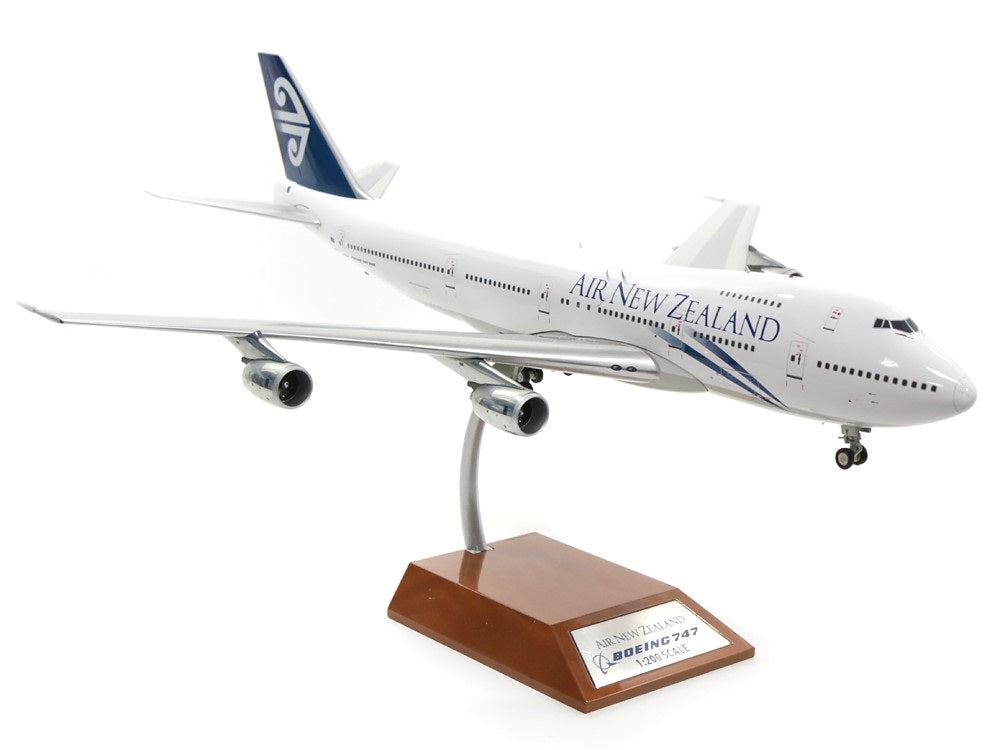 INFLIGHT 200 B747-200 AIR NEW ZEALAND REG: ZK-NZY