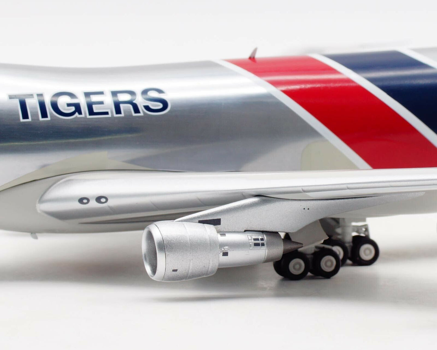 INFLIGHT 200 B747-249 FLYING TIGERS REG: N810FT