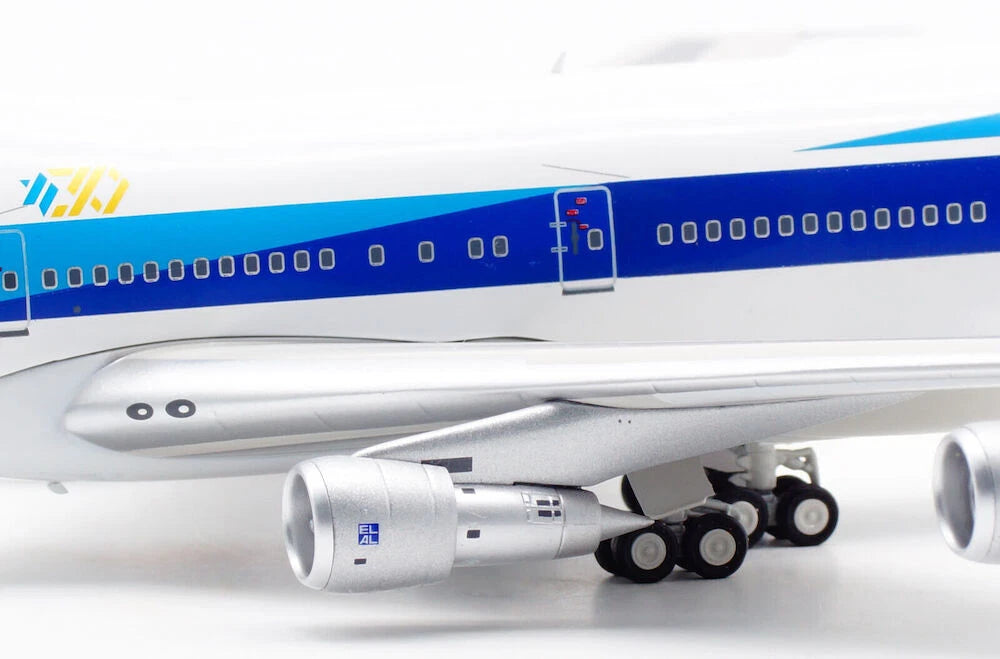 INFLIGHT 200 B747 EL AL ISRAEL AIRLINES REG: 4X-AXA WITH STAND