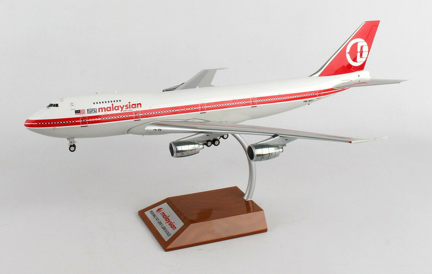 INFLIGHT 200 B747-200 MALAYSIAN AIRWAYS REG: 9M-MHI
