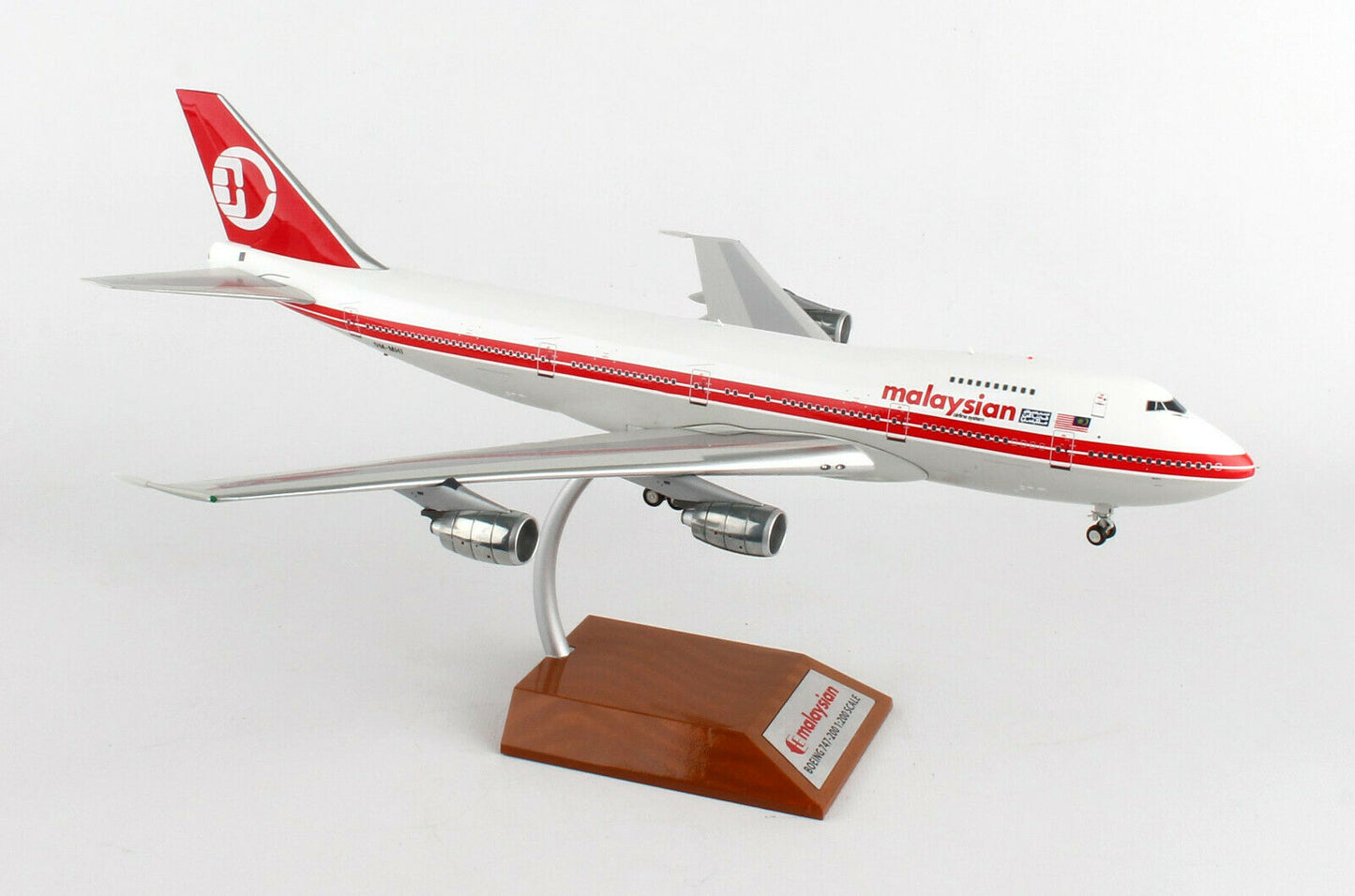 INFLIGHT 200 B747-200 MALAYSIAN AIRWAYS REG: 9M-MHI