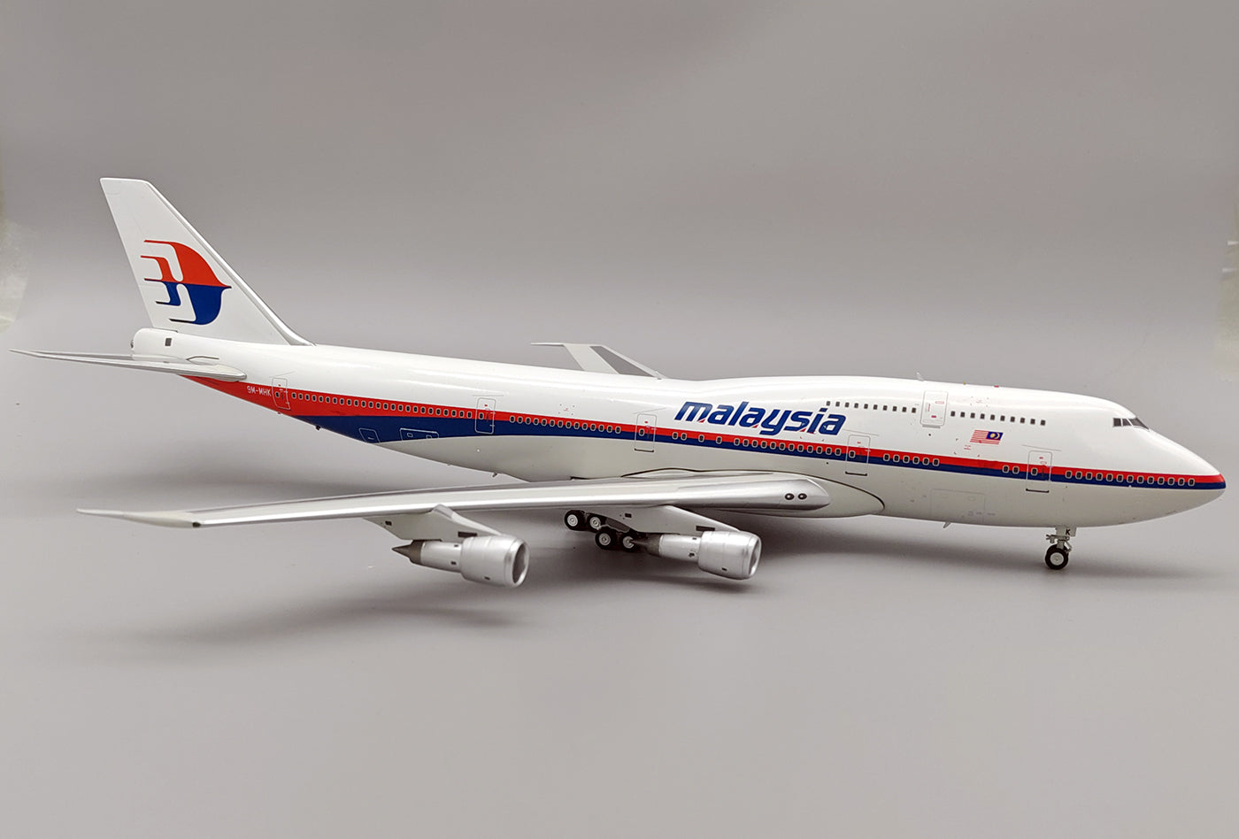 INFLIGHT 200 B747-3H6M MALAYSIA AIRLINES REG: 9M-MHK