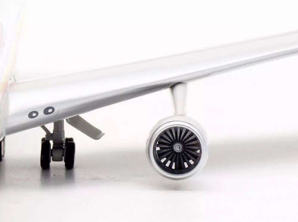 INFLIGHT 200 B747-300 SURINAM AIRWAYS REG: PZ-TCM