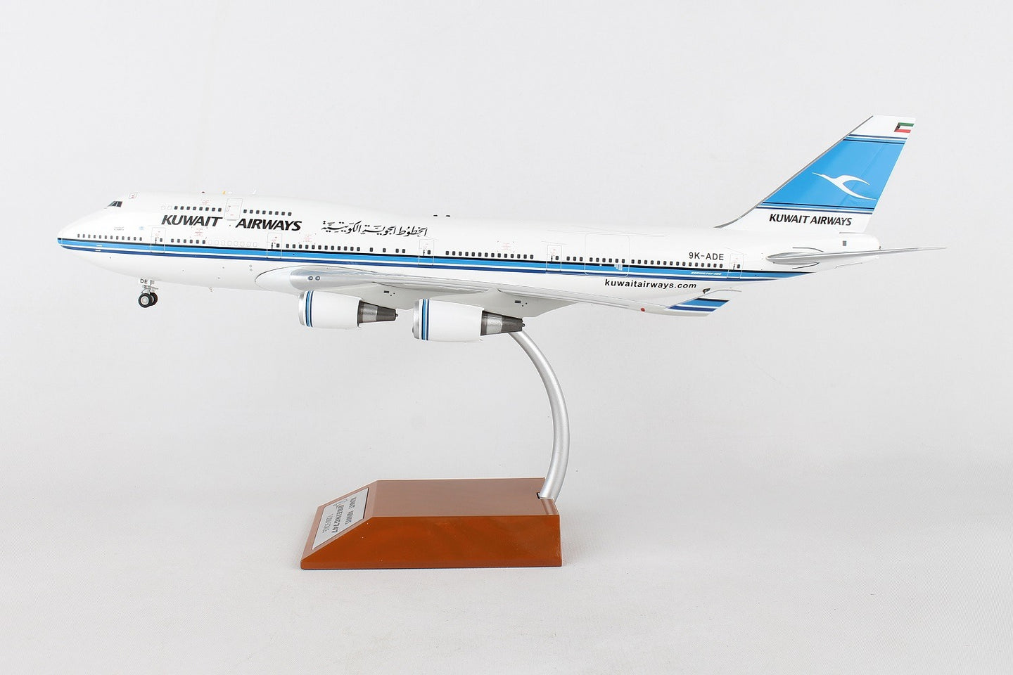 INFLIGHT 200 B747-400 KUWAIT AIRWAYS REG: 9K-ADE